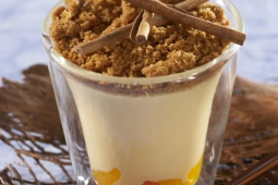 Crema catalana avec sirop d’orange et crumble de biscuits
