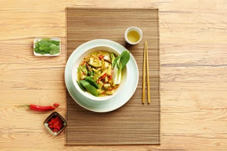 CURRY JAUNE VÉGÉTAL, LÉGUMES ET CITRON VERT