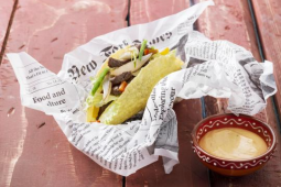 Tacos farcis à la viande de bœuf, aux légumes et sauce grillade CHEF